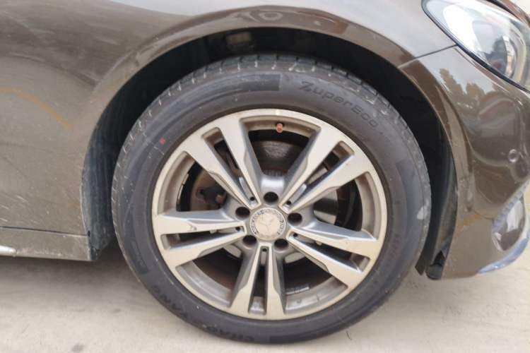 Used Mercedes-Benz C-Class 2015 Revised C 200 L Sport Edition Right Front Wheel Hub