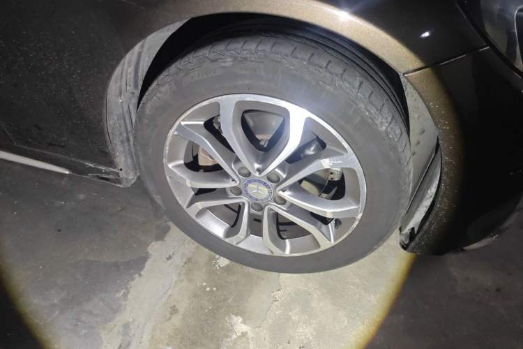 Used Mercedes-Benz C-Class 2015 C 180 L Sport Edition Right Front Wheel Hub