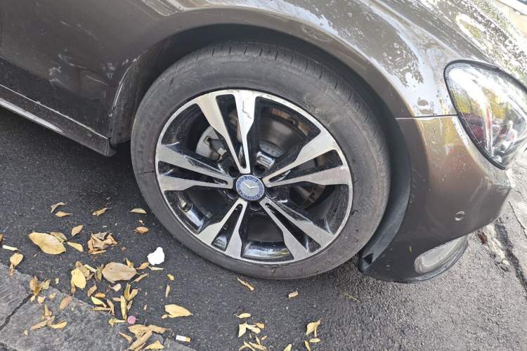 Used Mercedes-Benz C-Class 2015 C 200 Sport Edition 4MATIC Right Front Wheel Hub