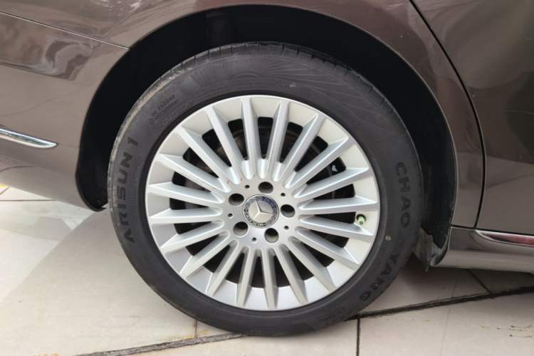 Used Mercedes-Benz C-Class 2015 C 200 L Right Rear Wheel Hub