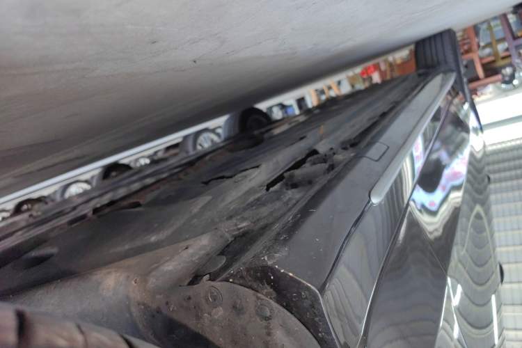 Used Mercedes-Benz C-Class 2015 C 200 L Sport Edition Right Side Sill