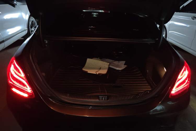 Used Mercedes-Benz C-Class 2015 C 300 L Sport Edition Trunk
