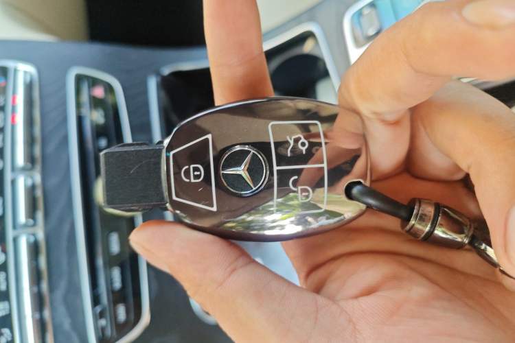 Used Mercedes-Benz C-Class 2015 Revised C 200 L Sport Edition Vehicle Key