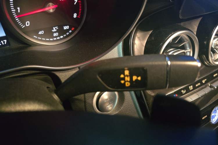 Used Mercedes-Benz C-Class 2015 Revised C 200 L Sport Edition Gear Lever