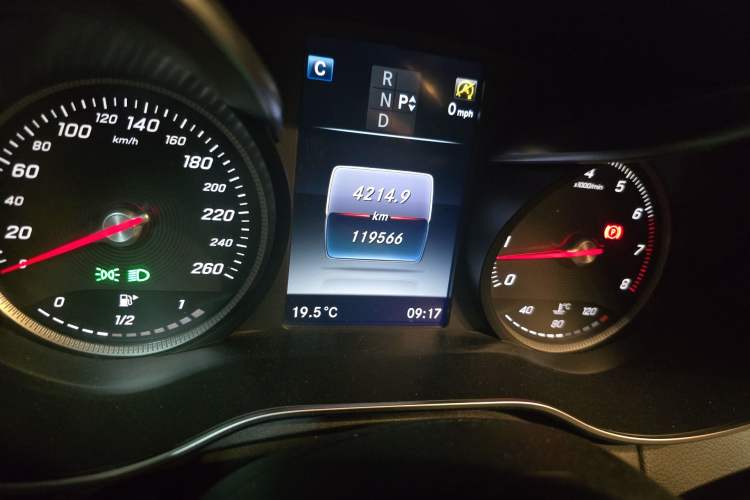 Used Mercedes-Benz C-Class 2015 Revised C 200 L Sport Edition Odometer Close Up
