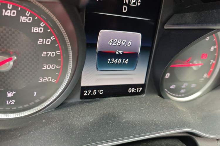 Used Mercedes-Benz C-Class 2015 Facelift C 180 L Odometer Close Up