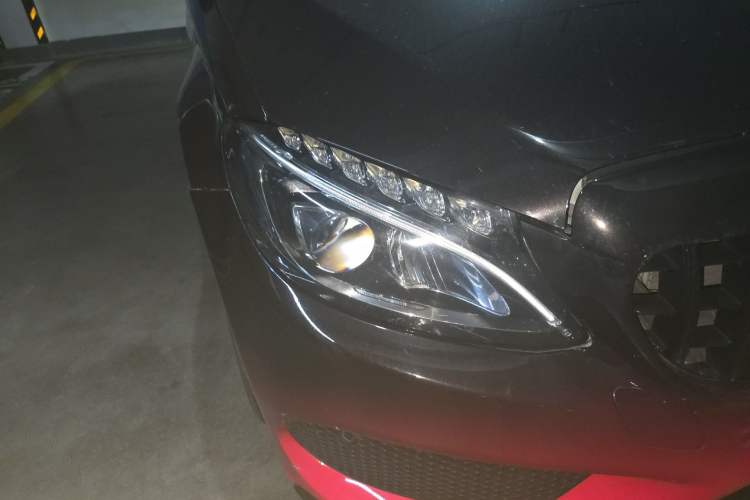 Used Mercedes-Benz C-Class 2015 Revised C 200 L Sport Edition Right Front Headlight