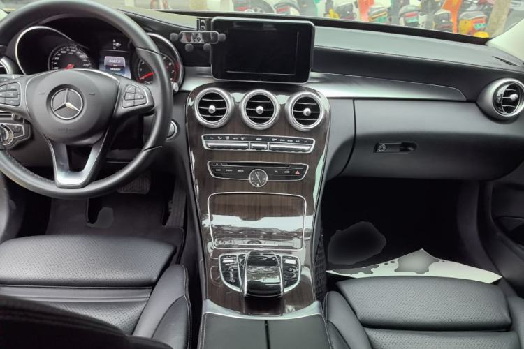 Used Mercedes-Benz C-Class 2015 Facelift C 200 L Center Console