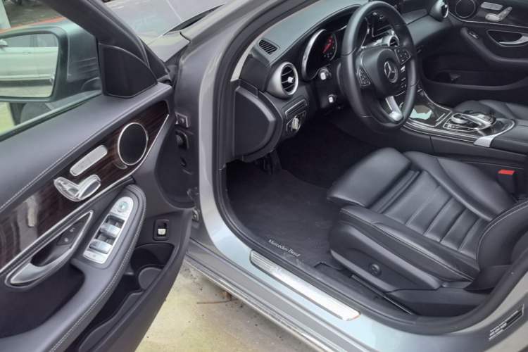 Used Mercedes-Benz C-Class 2015 Facelift C 200 L Driver Seat