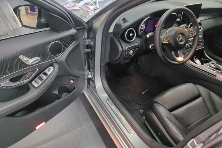 Used Mercedes-Benz C-Class 2015 Restyled C 180 L Sport Edition Driver Seat