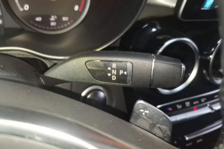 Used Mercedes-Benz C-Class 2015 C 200 Sport Edition 4MATIC Gear Lever