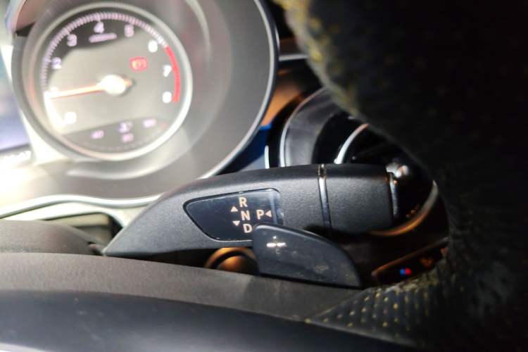 Used Mercedes-Benz C-Class 2015 Revised C 200 L Sport Edition Gear Lever