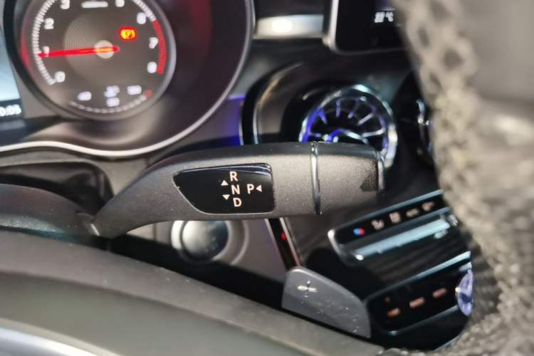 Used Mercedes-Benz C-Class 2015 Revised C 200 L Sport Edition Gear Lever