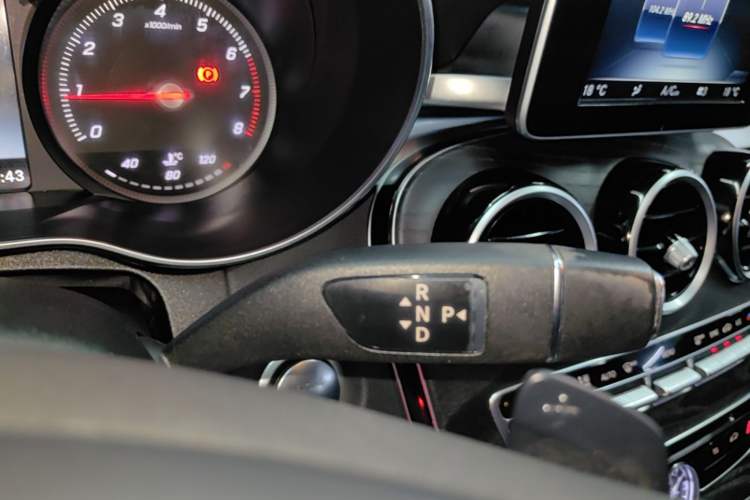 Used Mercedes-Benz C-Class 2015 Restyled C 180 L Sport Edition Gear Lever