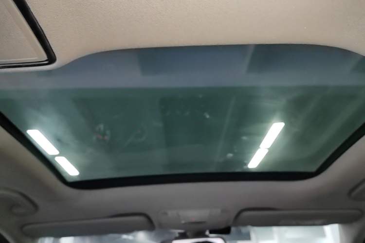 Used Mercedes-Benz C-Class 2015 C 200 L Headliner