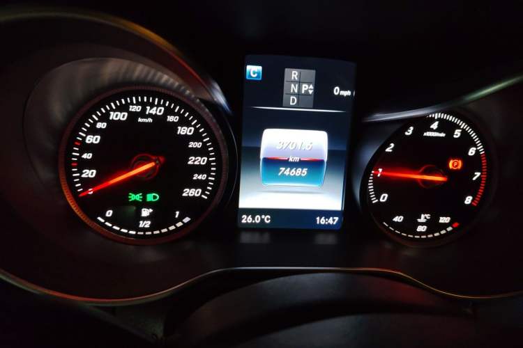 Used Mercedes-Benz C-Class 2015 Revised C 200 L Sport Edition Instrument Cluster