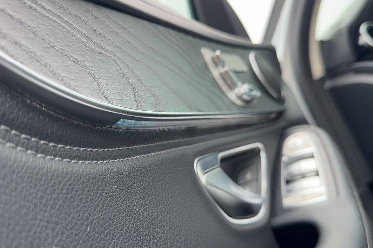 Used Mercedes-Benz C-Class 2015 C 300 L Sport Edition Interior 5