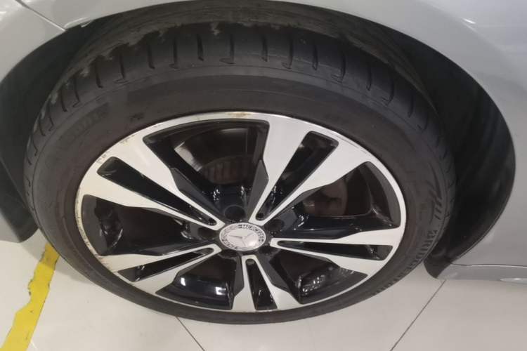 Used Mercedes-Benz C-Class 2015 C 200 Sport Edition 4MATIC Left Front Wheel Hub