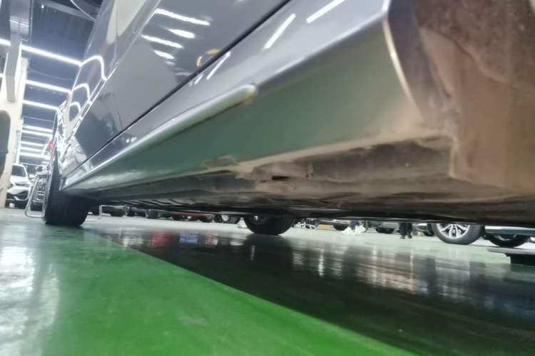 Used Mercedes-Benz C-Class 2015 Revised C 200 L Sport Edition Left Side Sill