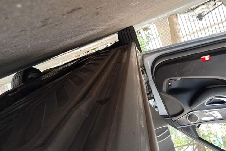 Used Mercedes-Benz C-Class 2015 C 300 L Sport Edition Left Side Sill