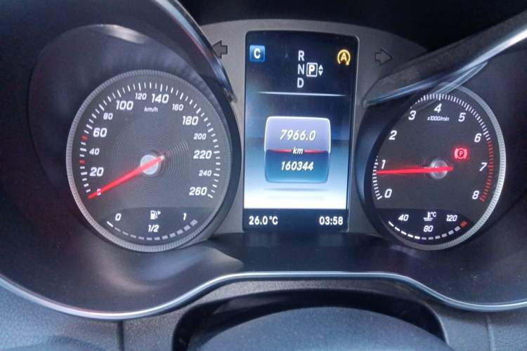 Used Mercedes-Benz C-Class 2015 C 200 L Sport Edition Odometer Close Up