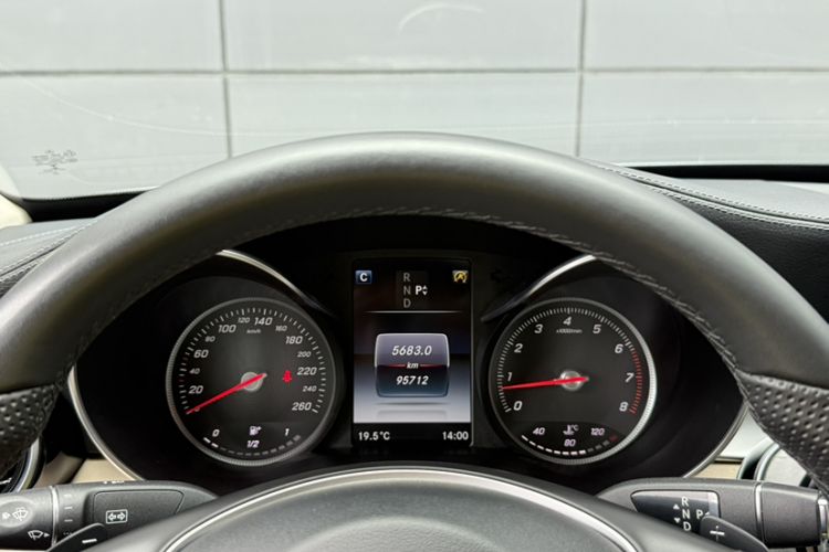 Used Mercedes-Benz C-Class 2015 Revised C 200 L Sport Edition Odometer Close Up