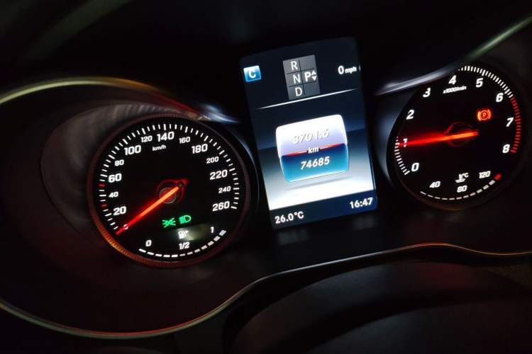 Used Mercedes-Benz C-Class 2015 Revised C 200 L Sport Edition Odometer Close Up