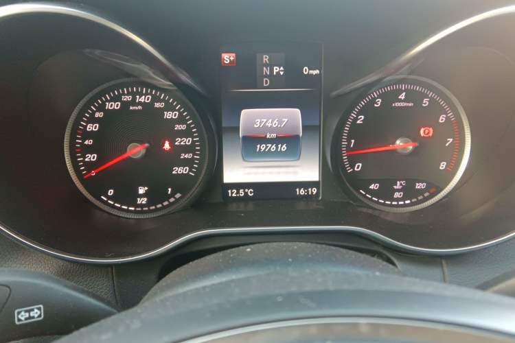 Used Mercedes-Benz C-Class 2015 C 200 station wagon Odometer Close Up