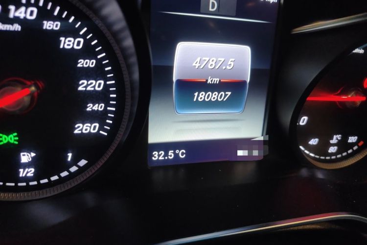 Used Mercedes-Benz C-Class 2015 C 200 station wagon Odometer Close Up