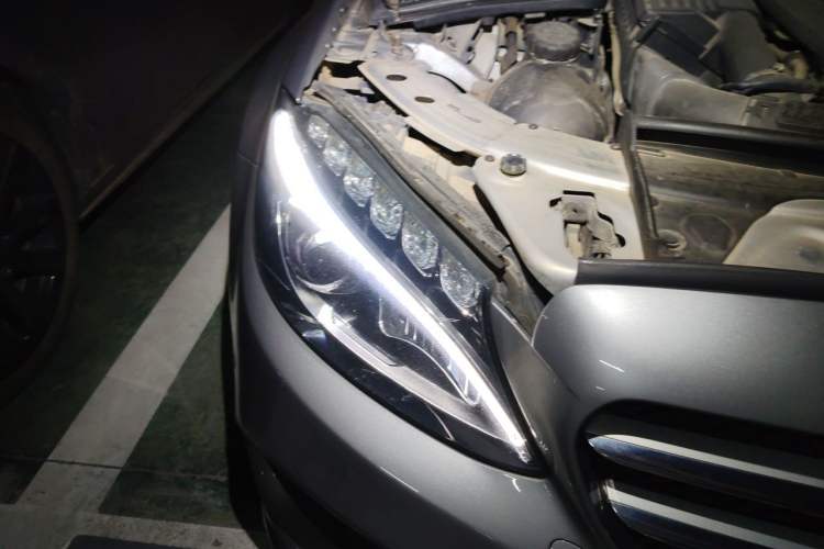 Used Mercedes-Benz C-Class 2015 Revised C 200 L Sport Edition Right Front Headlight