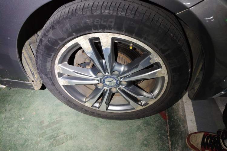 Used Mercedes-Benz C-Class 2015 Revised C 200 L Sport Edition Right Front Wheel Hub