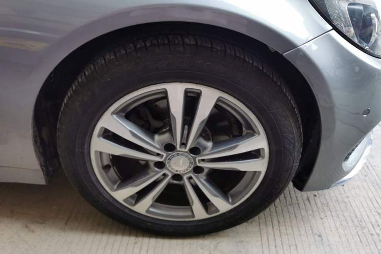 Used Mercedes-Benz C-Class 2015 Revised C 200 L Sport Edition Right Front Wheel Hub