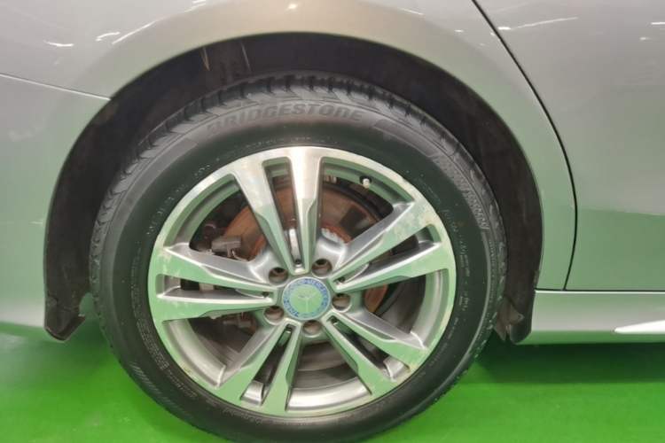 Used Mercedes-Benz C-Class 2015 Revised C 200 L Sport Edition Right Rear Wheel Hub