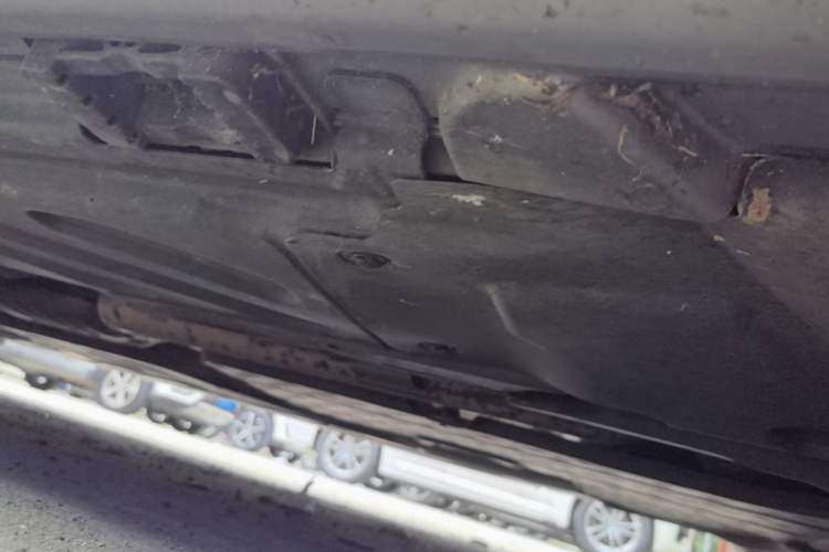 Used Mercedes-Benz C-Class 2015 Facelift C 200 L Right Side Sill