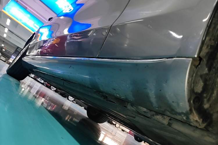 Used Mercedes-Benz C-Class 2015 C 200 L Right Side Sill