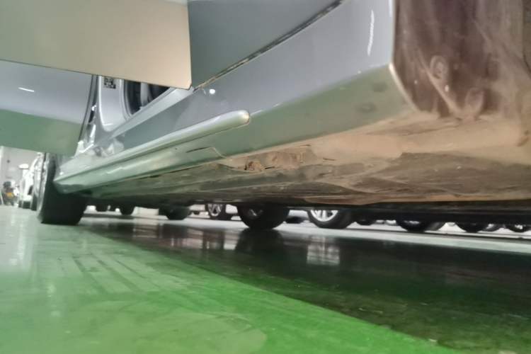 Used Mercedes-Benz C-Class 2015 Revised C 200 L Sport Edition Right Side Sill