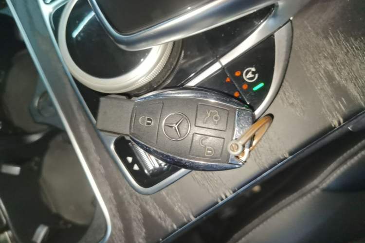 Used Mercedes-Benz C-Class 2015 Revised C 200 L Sport Edition Vehicle Key