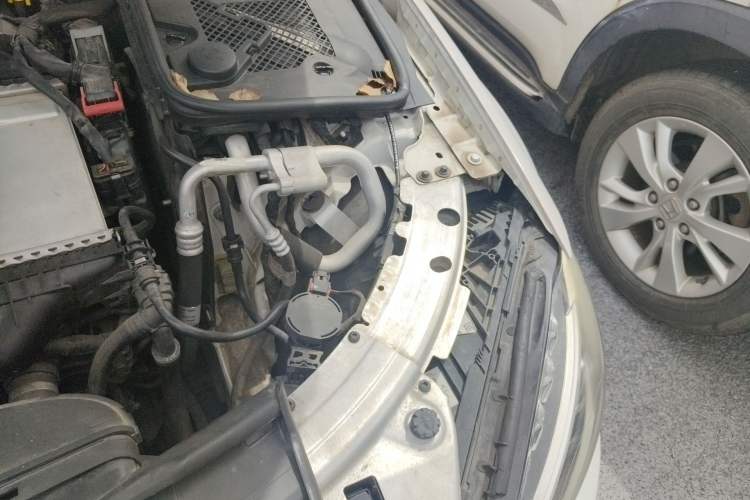Used Mercedes-Benz C-Class 2015 C 200 L Sport Edition Engine Bay Left