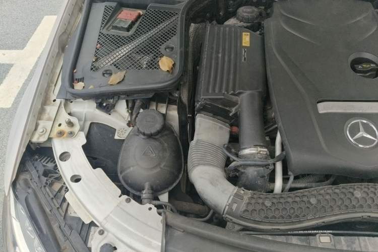 Used Mercedes-Benz C-Class 2015 C 200 L Sport Edition Engine Bay Right