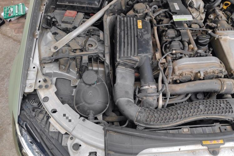 Used Mercedes-Benz C-Class 2015 Revised C 200 L Sport Edition Engine Bay Right