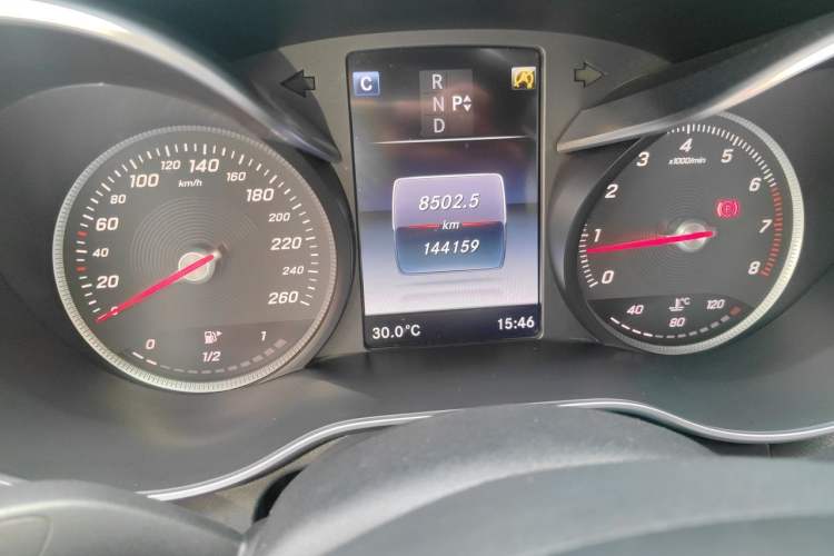 Used Mercedes-Benz C-Class 2015 Revised C 200 L Sport Edition Odometer Close Up