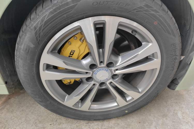 Used Mercedes-Benz C-Class 2015 Revised C 200 L Sport Edition Right Front Wheel Hub