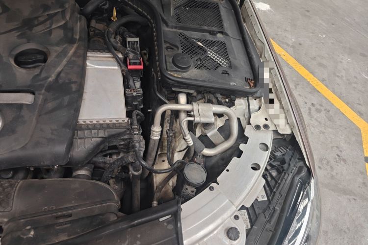 Used Mercedes-Benz C-Class 2015 C 200 L Sport Edition Engine Bay Left