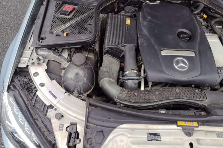 Used Mercedes-Benz C-Class 2015 C 200 Sport Edition 4MATIC Engine Bay Right