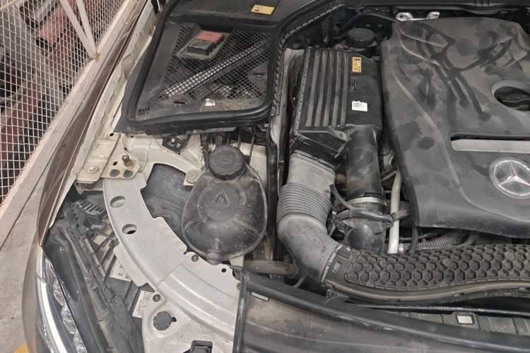 Used Mercedes-Benz C-Class 2015 C 200 L Sport Edition Engine Bay Right