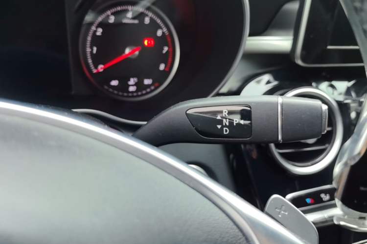 Used Mercedes-Benz C-Class 2015 C 200 Sport Edition 4MATIC Gear Lever