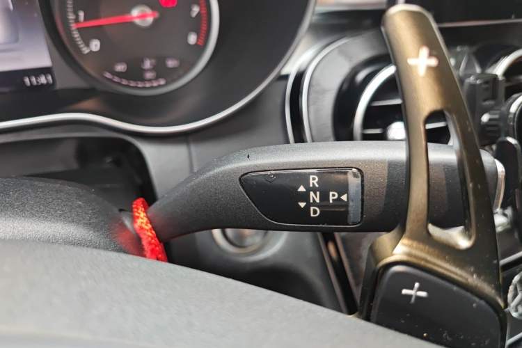Used Mercedes-Benz C-Class 2015 Revised C 200 L Sport Edition Gear Lever