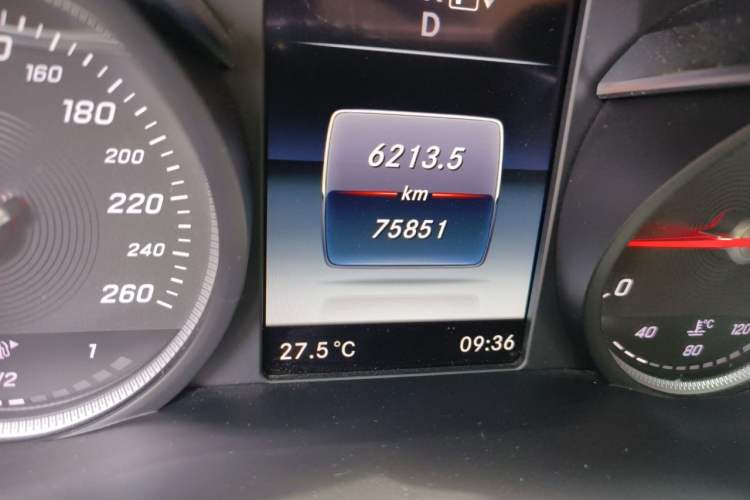 Used Mercedes-Benz C-Class 2015 C 200 L Sport Edition Odometer Close Up