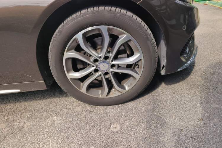 Used Mercedes-Benz C-Class 2015 C 200 L Sport Edition Right Front Wheel Hub