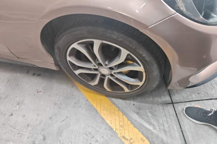 Used Mercedes-Benz C-Class 2015 C 200 L Sport Edition Right Front Wheel Hub